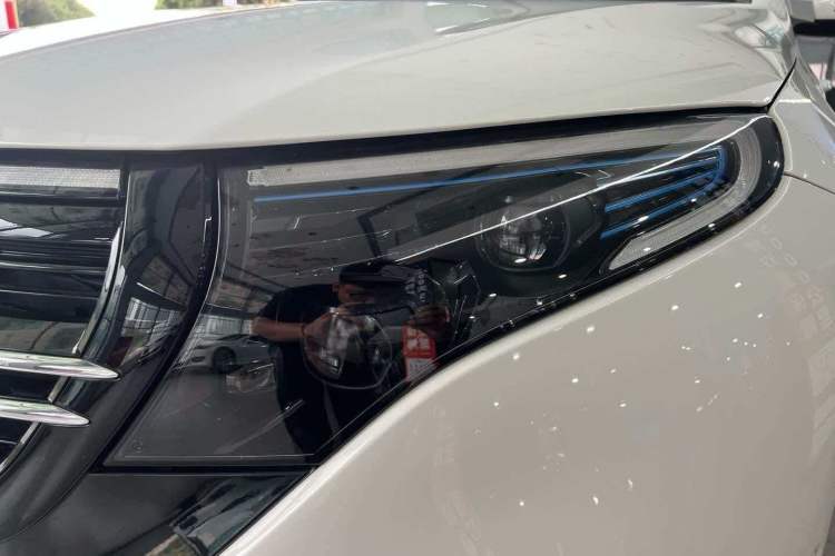 Used Mercedes-Benz EQC 2021 EQC 400 4MATIC Exterior 6