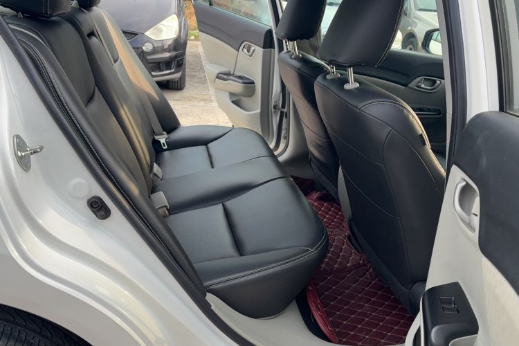 Used Honda Civic 2014 1.8L automatic comfort version Interior 2