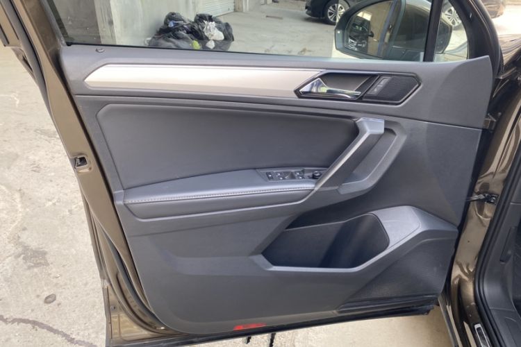 Used Volkswagen Tiguan L 2018 Facelift 330TSI Automatic Two-Wheel Drive Luxury Edition Interior 5