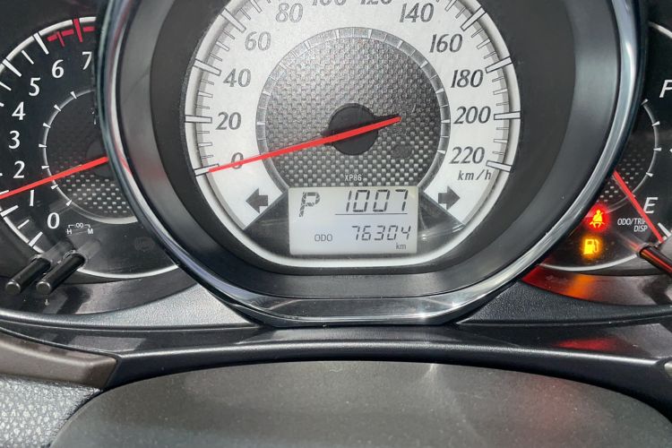 Used Toyota YARiS L Zhi Xuan 2015 1.5G Automatic Orange Limited Edition Odometer Close Up