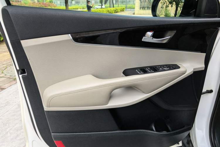 Used Kia Sorento 2015 Sorento L 2.2T Diesel 4WD Elite Edition 7 Seats China IV Standard Interior 2