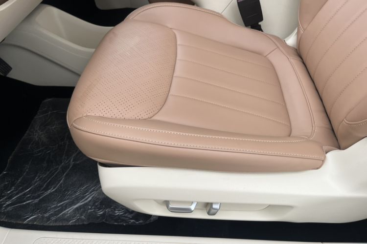 Used Wuling Bingo 2025 410 km Lingxi Deluxe Edition Left Front Seat