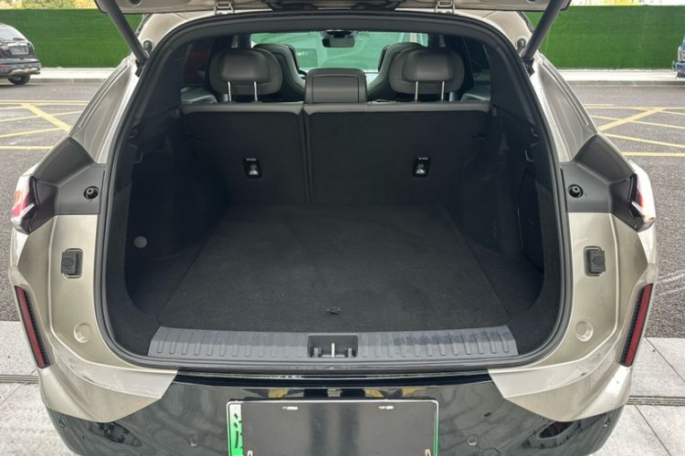 Used Lynk & Co 08 EM-P 2023 245km Ultra-Long Range Halo