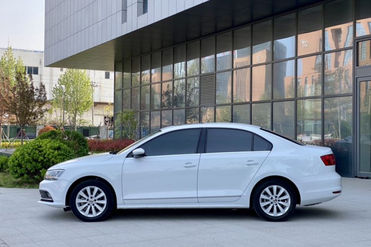 Used Volkswagen Sagitar 2015 1.6L Manual Comfort Model Exterior 2