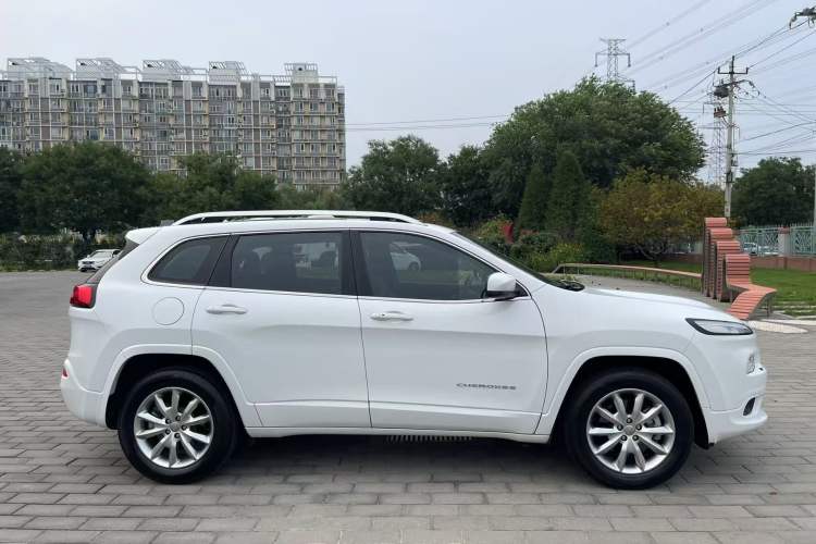 Used Jeep Cherokee 2017 2.4L Professional Edition