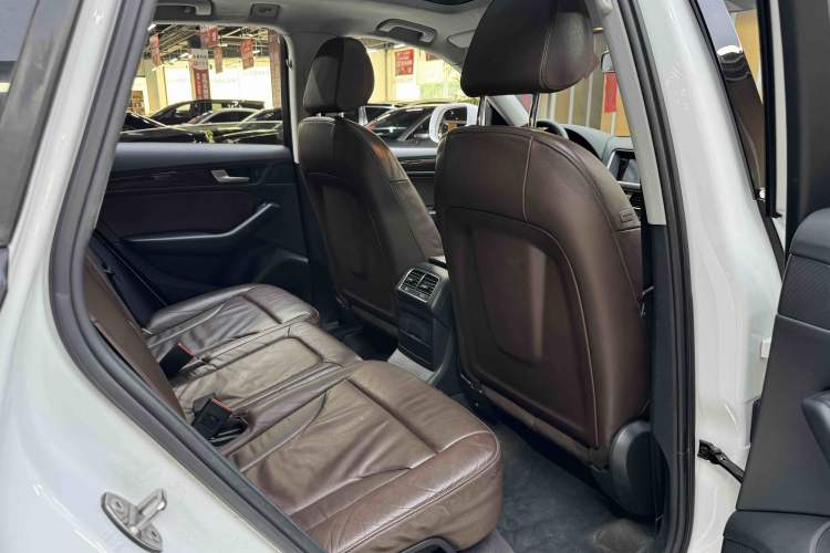 Used Audi Q5 2016 40 TFSI Technology Edition Interior 10