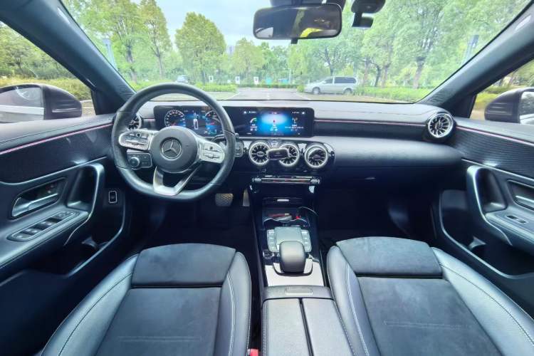 Used Mercedes-Benz A-Class 2022 Second Facelift A 200 L Sport Sedan Fashion Version
