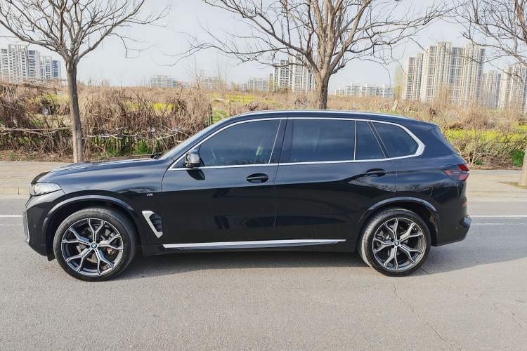 Used BMW X5 2023 xDrive 30Li Luxury M Sport Package
