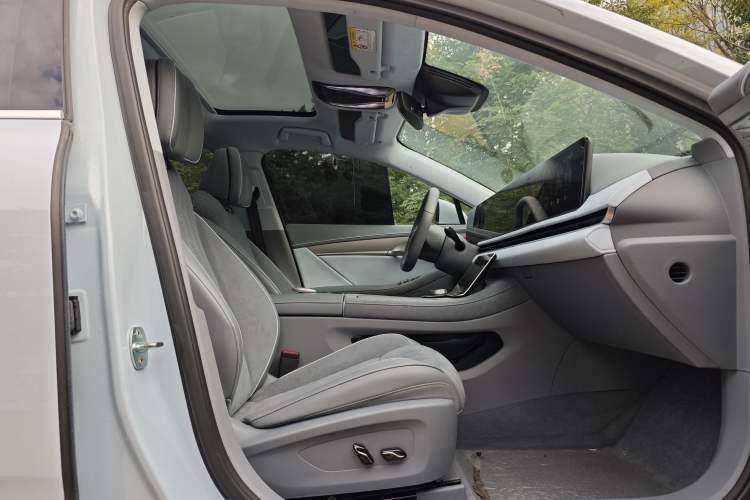 Used VOYAH PASSION 2023 Four-Wheel Drive Standard Edition
