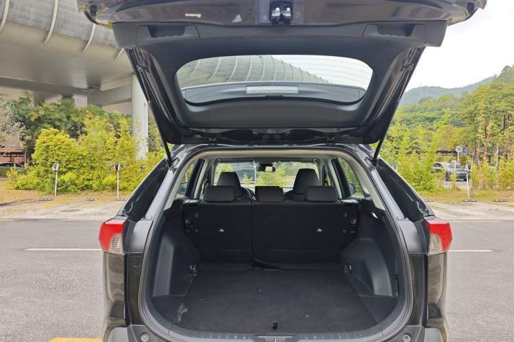 Used Toyota RAV4 2023 2.0L CVT Two-Wheel Drive Fashion Edition