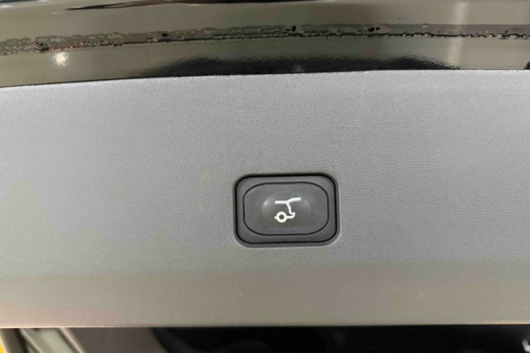 Used Ford Edge 2023 Ford Explorer L 2.0T EcoBoost Two-Wheel Drive 7-Seater Luxury Model