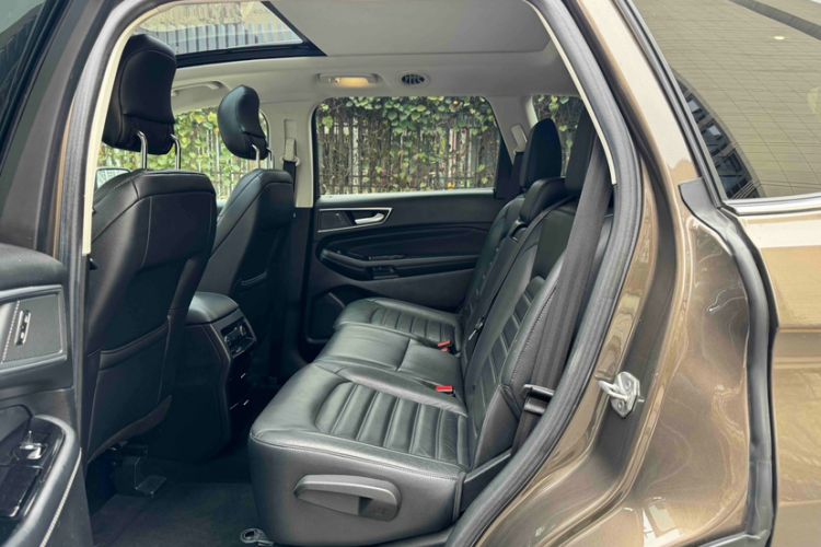 Used Ford Edge 2015 2.0T GTDi Two-Wheel-Drive High-Line Version