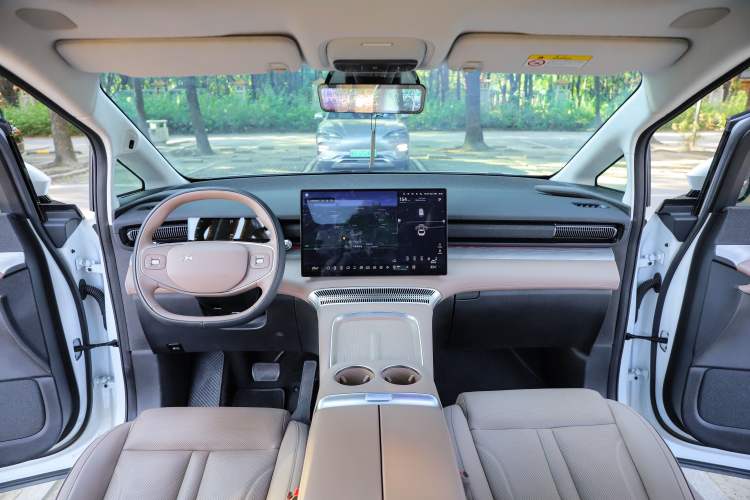 Used XPeng X9 2024 702 Ultra-Long Range Pro
