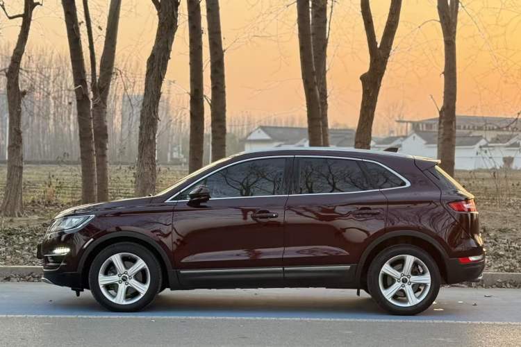 Used Lincoln MKC 2017 2.0T Two-Wheel Drive Deluxe Edition
