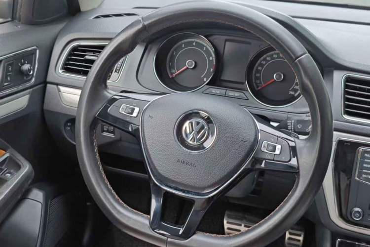 Used Volkswagen Cross Lavida 2016 230TSI DSG Luxury Edition