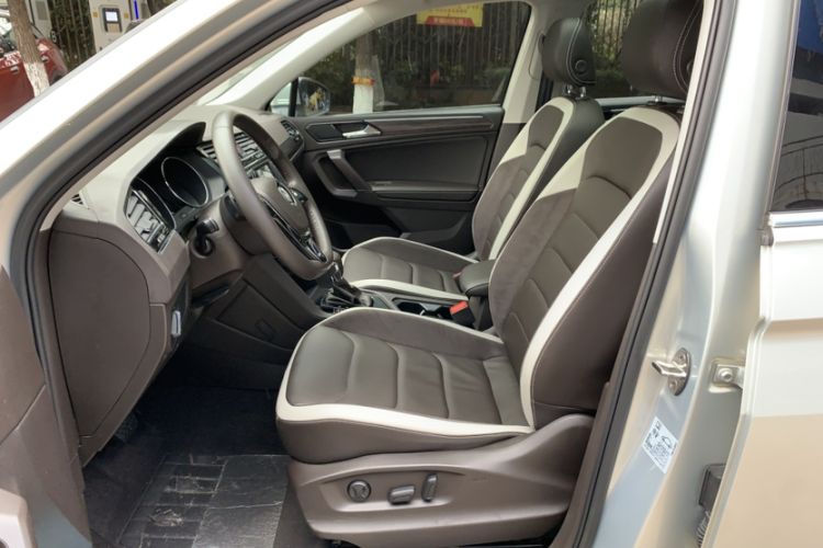 Used Volkswagen Tiguan L 2018 380TSI Automatic All-Wheel Drive Luxury Edition Interior 3