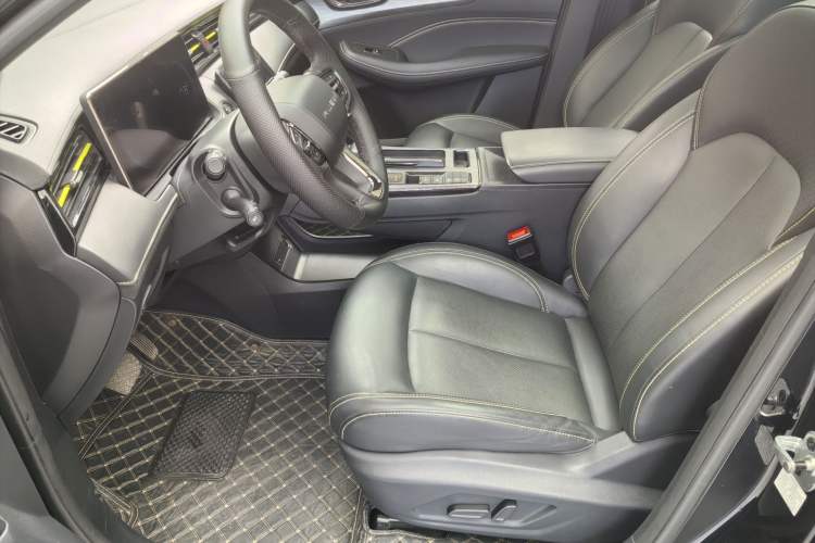 Used Roewe RX5 2023 PLUS 330TGI Automatic Trendsetting Smart Edition
