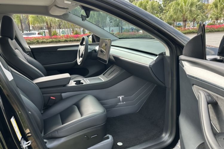 Used Tesla Model Y 2023 Rear-Wheel-Drive Version