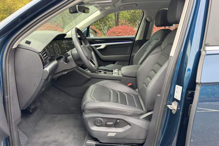 Used Volkswagen Touareg 2022 2.0 TSI RuiShang Edition Interior 6