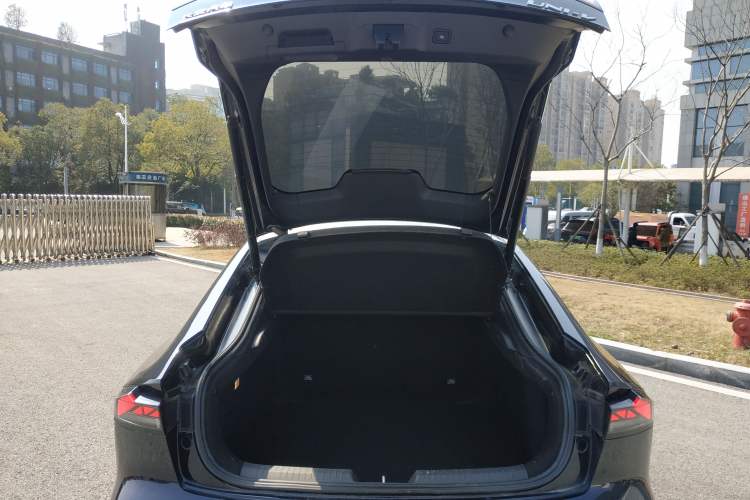 Used Changan UNI-V iDD 2024 Blue Whale Smart Electric iDD 136km Luxury Model