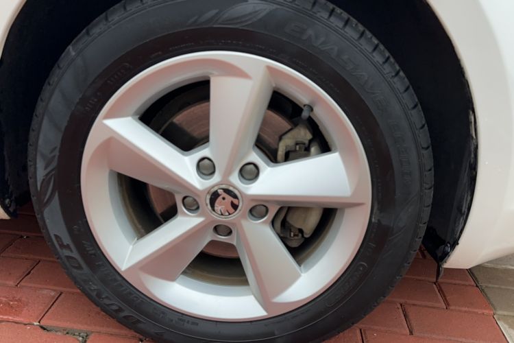 Used Skoda Octavia 2015 1.6L Automatic Yijie Edition Exterior 3