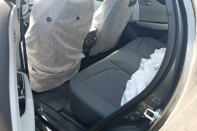 Used Changan UNI-Z New Energy 2024 Blue Whale Smart Electric iDD 125km Excellence Model
