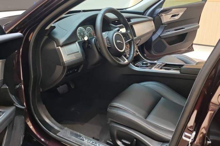 Used Jaguar XFL 2020 XFL 2.0T P200 Two-Wheel-Drive Elite Edition Left Front Seat