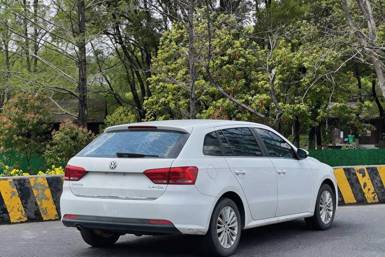 Used Volkswagen Gran Lavida 2013 1.6L Automatic Comfort Model Exterior 4