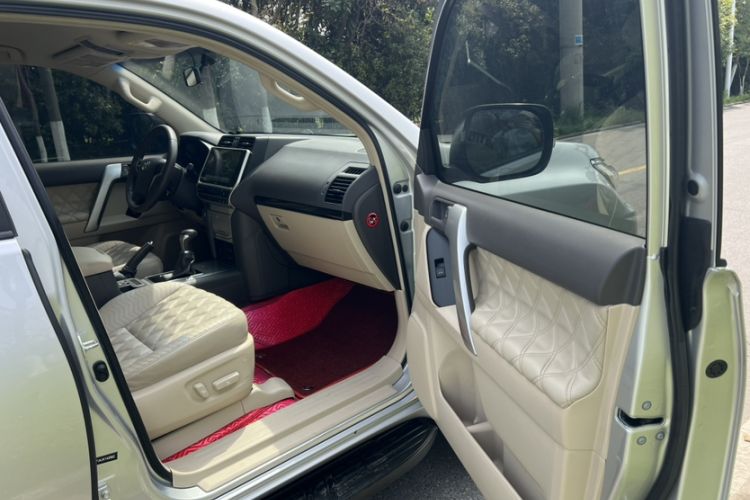 Used Toyota Prado 2018 4.0L U.S.-Spec Version 7 Seats Interior 2
