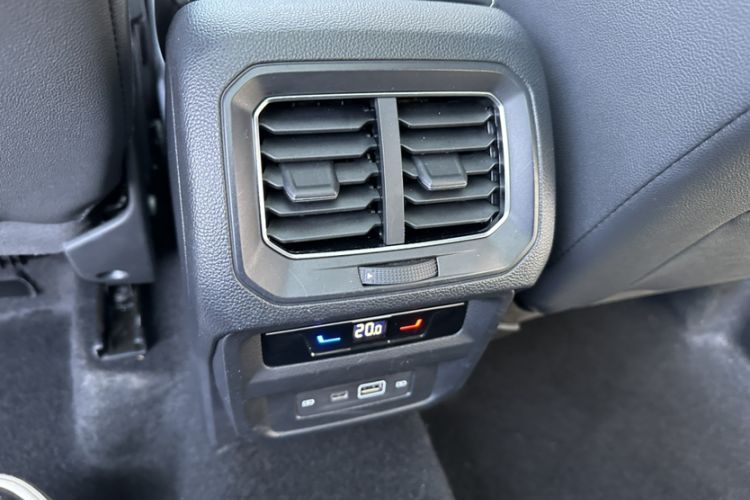 Used Volkswagen Tiguan L 2022 330TSI Automatic Two-Wheel Drive R-Line Enhanced Edition Interior 10