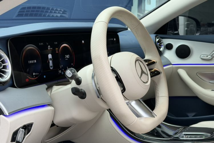 Used Mercedes-Benz E-Class 2023 E 260 Coupe Interior 6