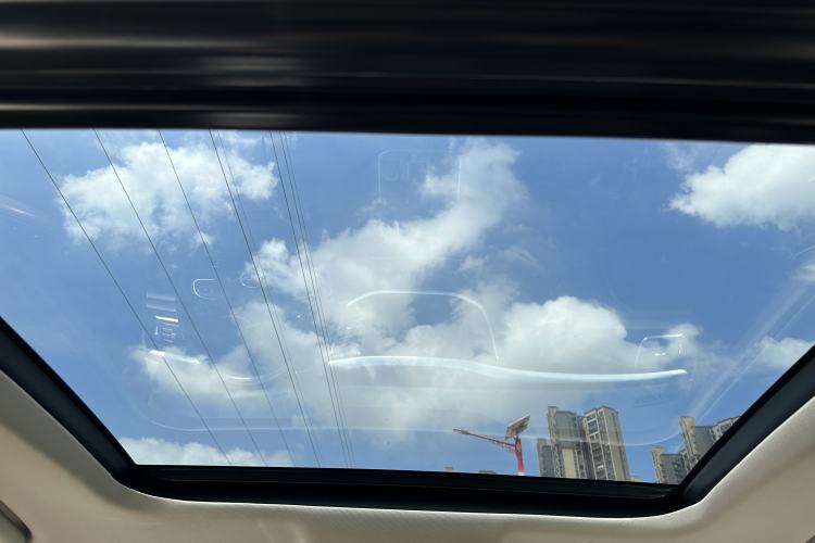 Used GAC Trumpchi GS7 2017 320T Two-Wheel-Drive Luxury Smart Connectivity Model Headliner