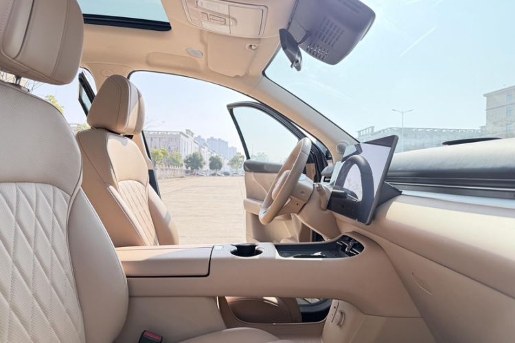 Used Landian E5 PLUS 2026 Model 165km Long-Range First-Adoption Version Ultra 7-seater
