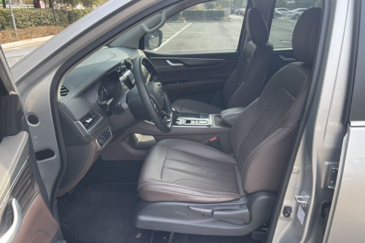 Used Dongfeng Ruichi 7 2022 2.3T Automatic Two-Wheel Drive Diesel Standard Version with Long Cargo Bed and Flat-Floor Design M9T