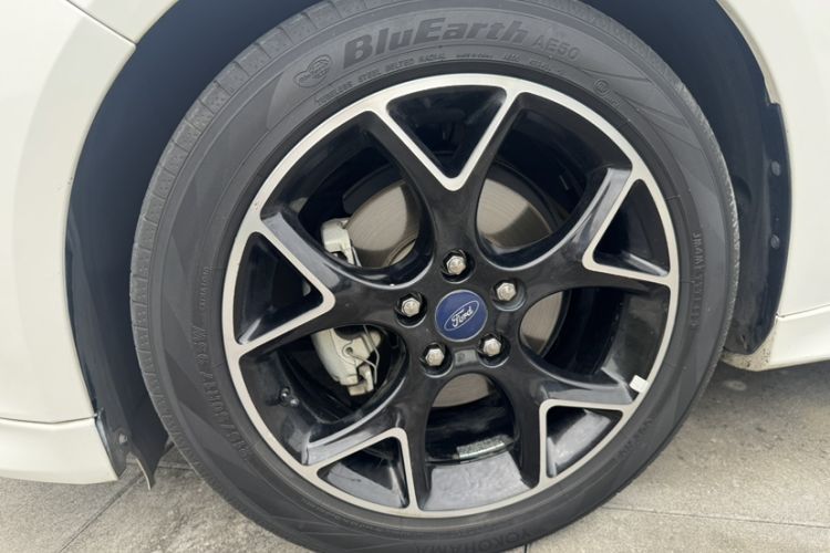 Used Ford Focus 2017 Hatchback EcoBoost 180 Automatic Elite Model Exterior 7