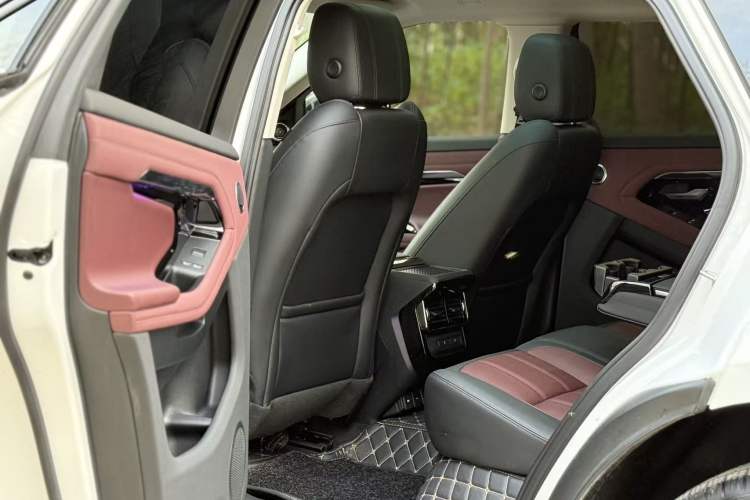 Used Land Rover Range Rover Evoque 2022 Aurora L 249 PS R-Dynamic Luxury Edition
