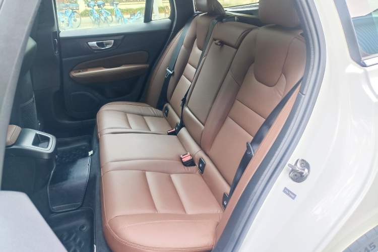 Used Volvo V60 2024 B5 Zhiyuan Luxury Edition
