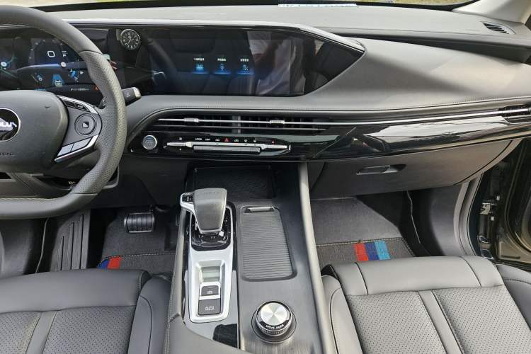 Used Dongfeng Aeolus Huge 2024 Mach Power 1.5T Premium Model
