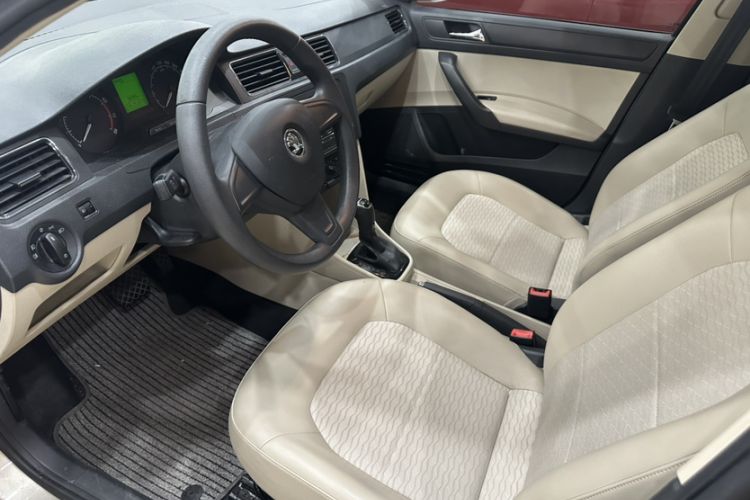 Used Skoda Rapid 2015 1.6L Automatic Smart Selection Model
