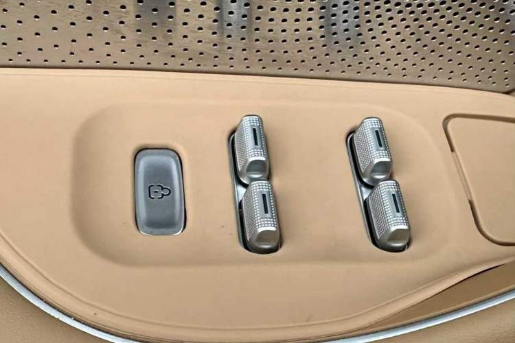 Used Hima Luxeed R7 2024 All-Electric 802 km Max
