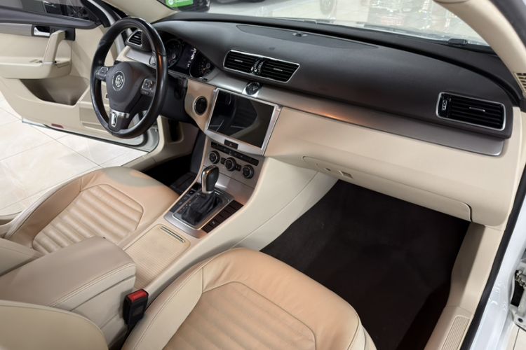 Used Volkswagen Magotan 2015 1.8TSI Advanced Model Interior 9