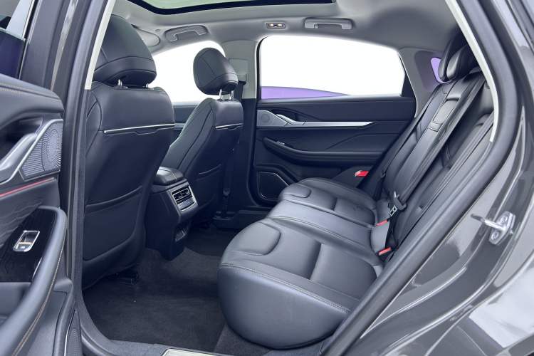 Used Lincoln Z 2022 iXiang Luxury Edition Interior 2