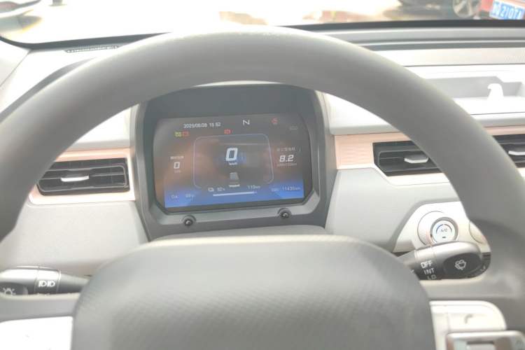 Used Chery New Energy QQ Ice Cream 2022 120km Milkshake Phosphate Lithium-Iron Odometer Close Up