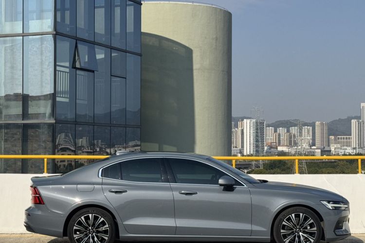 Used Volvo S60 2023 B4 Zhiyuan Luxury Edition
