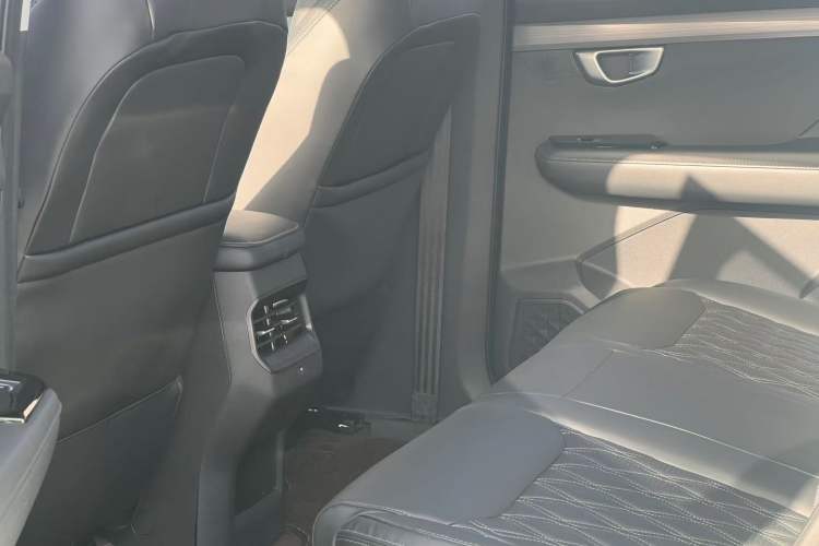 Used Wuling Asta 2022 2.0L DHT Electric-Speed Version