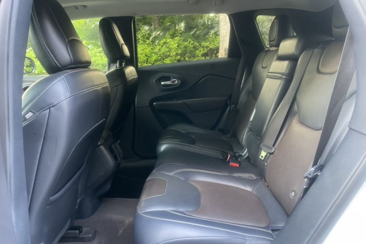 Used Jeep Cherokee 2016 2.4L All-in-One Edition