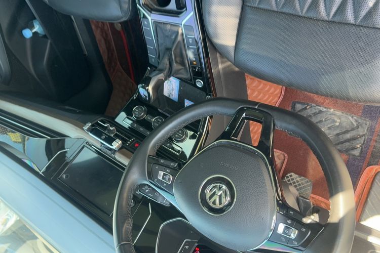 Used Volkswagen Passat 2019 330TSI Luxury Edition China VI Standard Interior 3