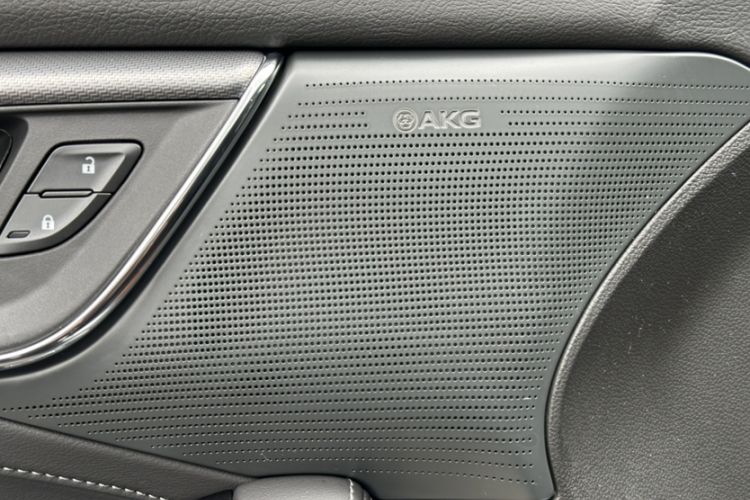 Used Cadillac CT5 2024 28T Luxury Pro Trim Interior 10