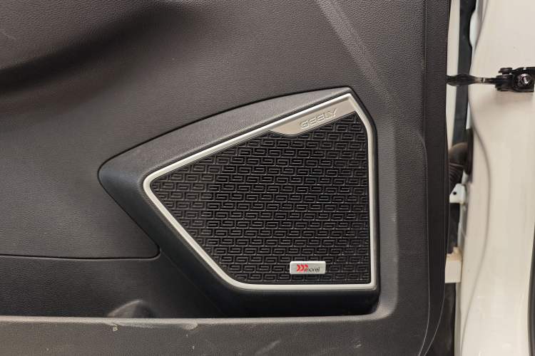 Used Geely Auto Emgrand X7 Sport 2018 1.8TD Automatic Two-Wheel Drive ZhiZun Model with 4G Connectivity
