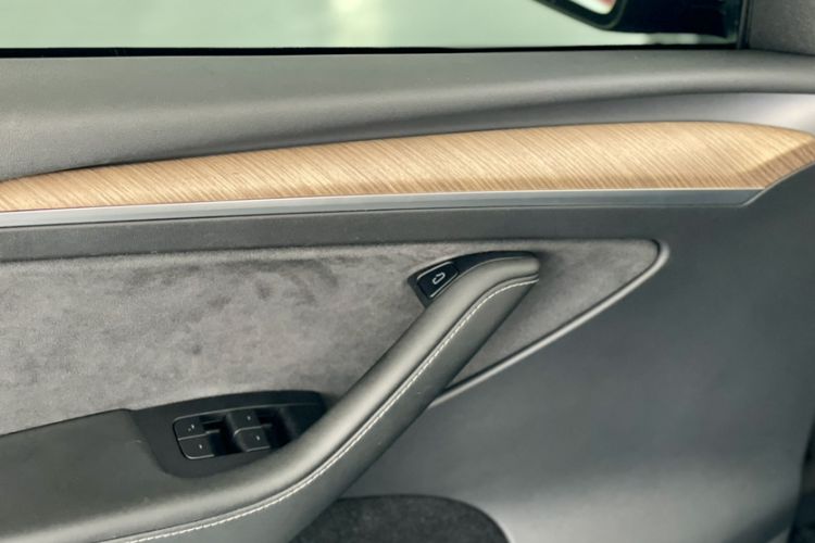 Used Tesla Model Y 2021 Long-Range All-Wheel-Drive Version 3D7